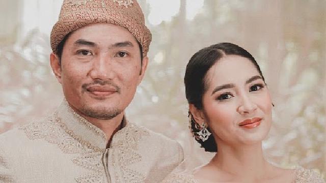 6 Momen Manis Nikahan Niken Anjani, Cantik Pakai Busana Adat Palembang