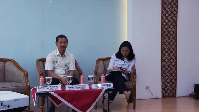 Direktur Jenderal Pelayanan Kesehatan Kementerian Kesehatan Bambang Wibowo menerangkan soal 21 RS di Banten turun kelas. (Foto: Fitri Haryanti/Liputan6.com)