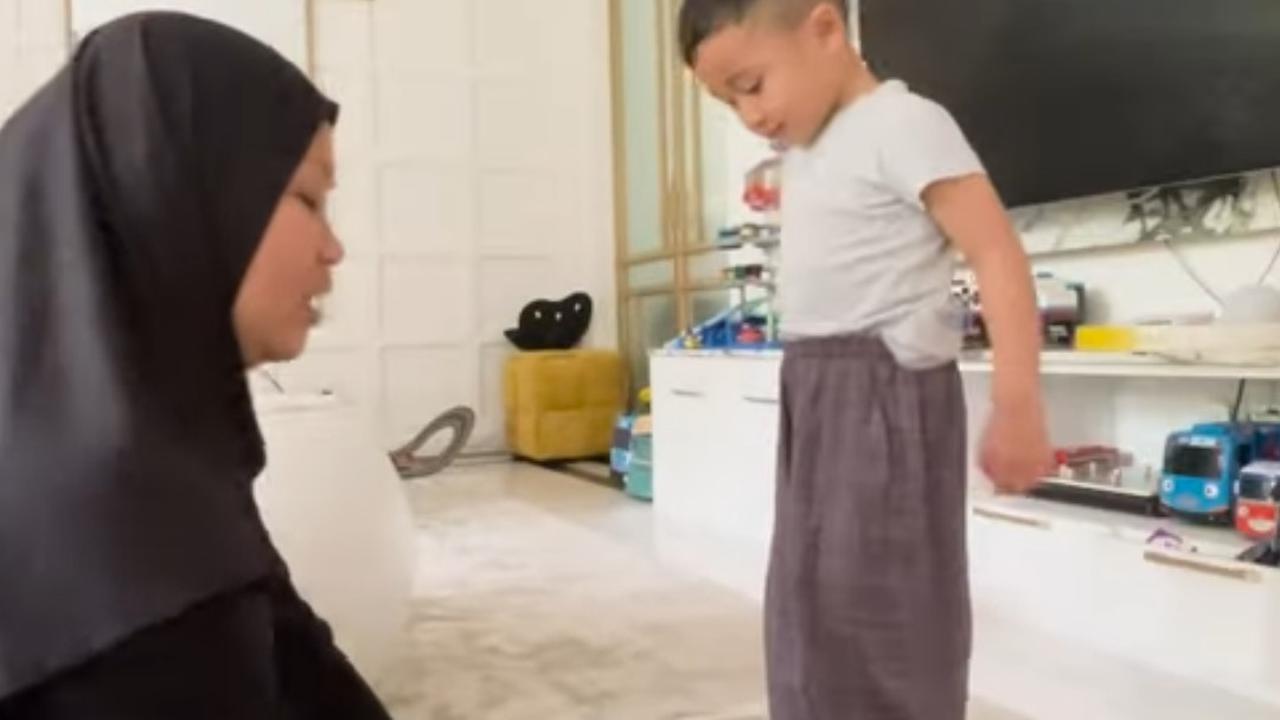 Potret Rayyanza Baru Sembuh Sakit Langsung Latihan 'Wamil' Bareng Sus Rini, Ikuti Semua Instruksi dengan Penuh Semangat