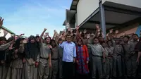 Wapres JK bersama istri, Mufidah Kalla, singgah di SMP-SMA Boarding Athirah, Bone, Sulawesi Selatan. (Liputan6.com/Faizal Fanani)