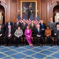 Simak penampilan Nancy Pelosi gunakan fashion untuk menunjukkan kekuatan perempuan di dunia politik (Foto: Instagram/gulf_news_19)