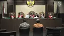 Terdakwa Irvanto Hendra Pambudi dan Made Oka Masagung menjalani sidang perdana kasus fee korupsi e-KTP di Pengadilan Tipikor, Jakarta, Senin (30/7). (Merdeka.com/Iqbal S Nugroho)