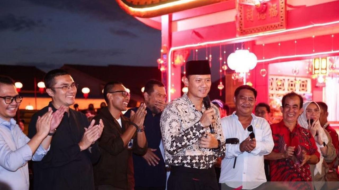 AHY Salurkan Bansos Hasil Lelang Lukisan Kuda Api SBY, Perkuat Persaudaraan di Singkawang