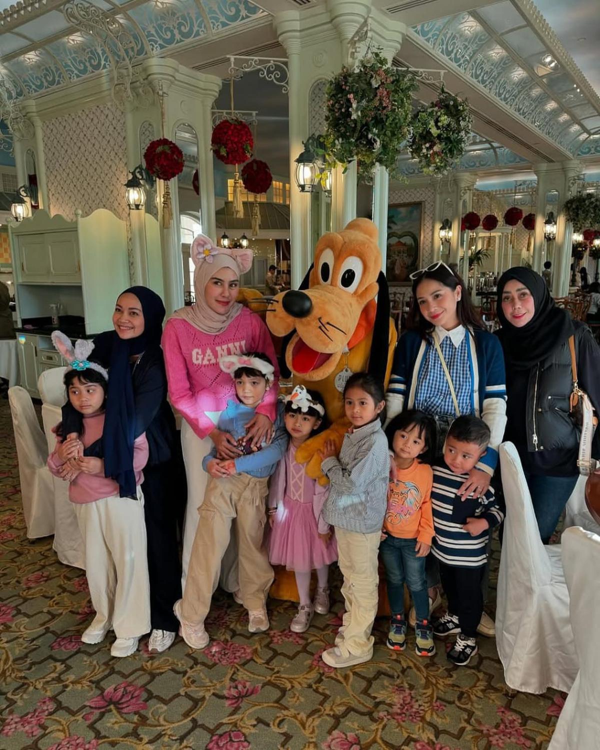 Rayyanza dan Ukkasya Lakukan Playdate saat di Hongkong