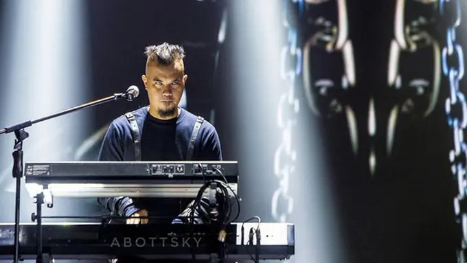 [Bintang] Ahmad Dhani ke KPUD