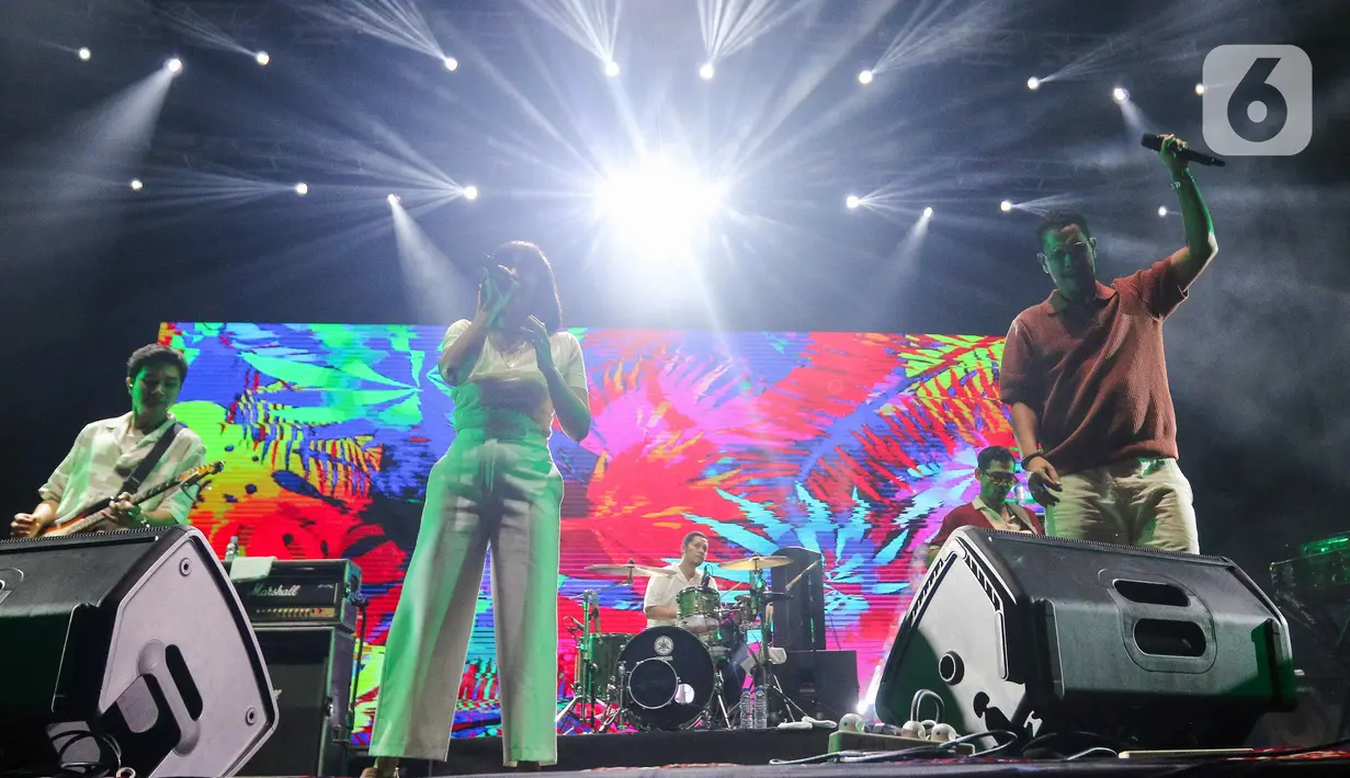 Sejumlah musisi ternama tampil di hari pertama ini seperti Juicy Lucy, Isyana Sarasvati, Raisa, Hindia, hingga Tulus. (Liputan6.com/Herman Zakharia)