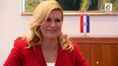 Kolinda Grabar-Kitarovic menjadi pusat perhatian di Piala Dunia 2018. Ia adalah presiden keempat Kroasia dan merupakan perempuan pertama yangmenjadi presiden Kroasia.