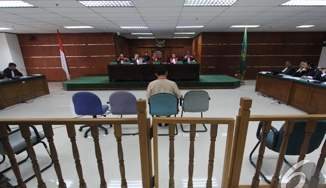 Didik Purnomo didakwa merugikan negara sebesar Rp 144,98 miliar dari proyek simulator SIM Polri bersama Kakorlantas Irjen Pol Djoko Susilo. Foto diambil di Pengadilan Tipikor, Jakarta, Kamis (11/12/2014). (Liputan6.com/Andrian M Tunay)