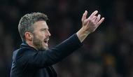 Pelatih Manchester United, Michael Carrick, memberi isyarat dari tepi lapangan saat pertandingan Liga Inggris melawan Arsenal di Emirates Stadium, Minggu (25/1/2026). (AP Photo/Kirsty Wigglesworth)