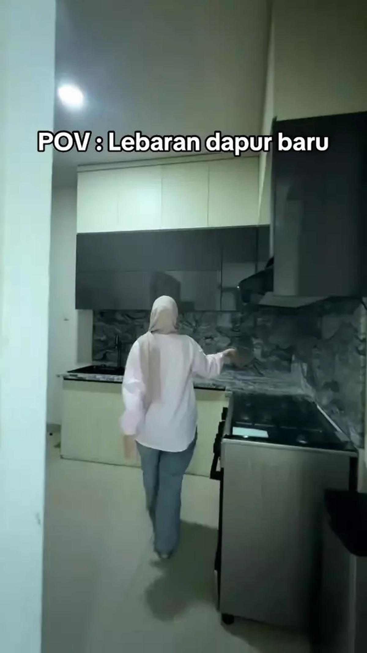 6 Potret Dapur Mewah Tya Ariestya, Dilengkapi Fasilitas Serba Canggih - Kabinet Buka Tutup Otomatis