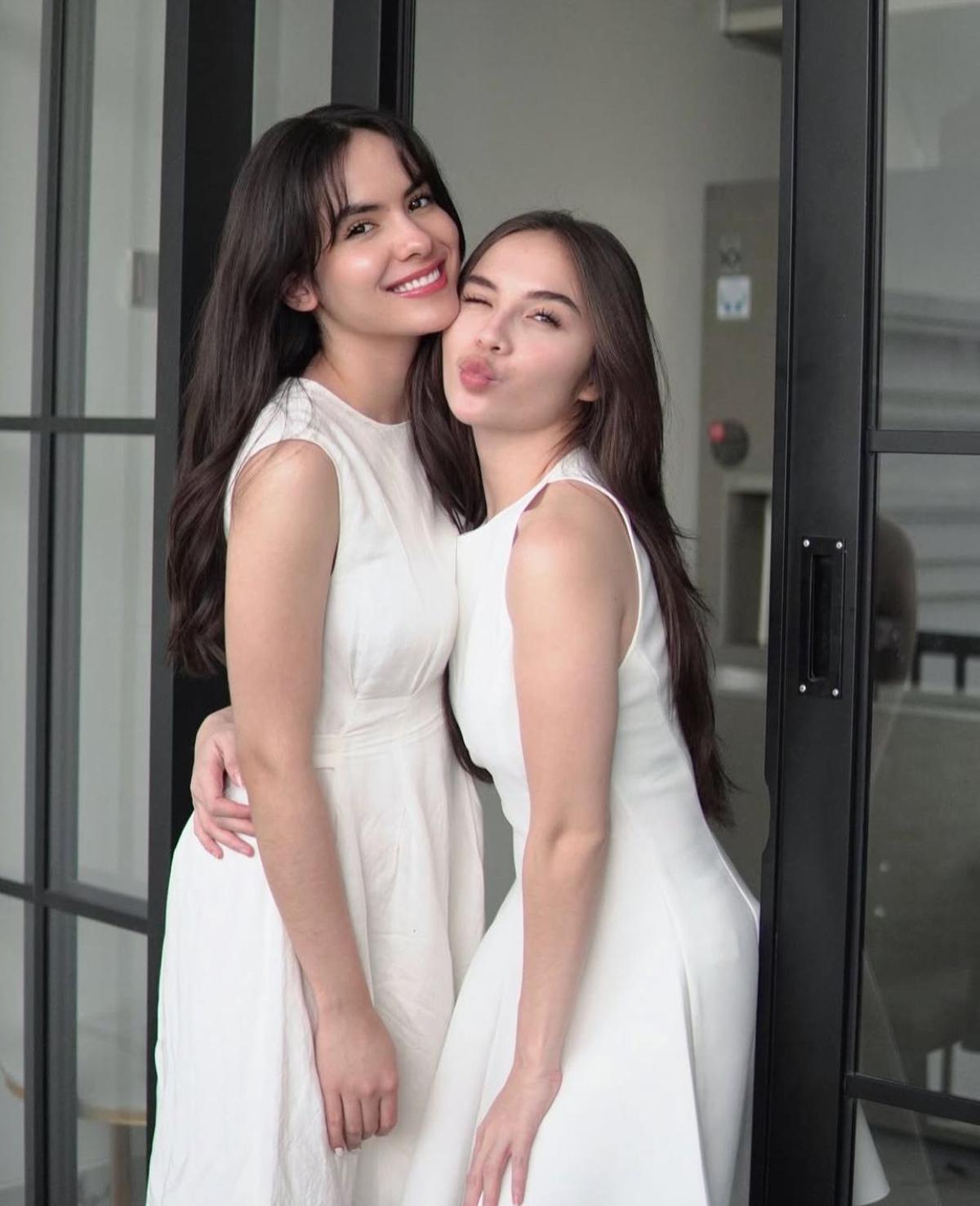 6 Potret Steffi Zamora dan Elina Joerg Pamer Keanggunan, Duo Cantik yang Bikin Kagum
