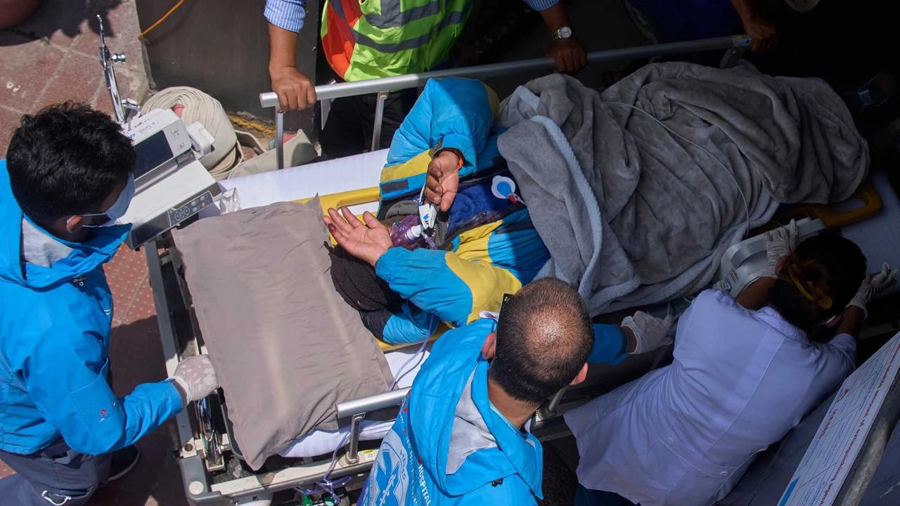 FOTO: Enam Hari Hilang di Everest Dawa Sherpa Ditemukan Selamat