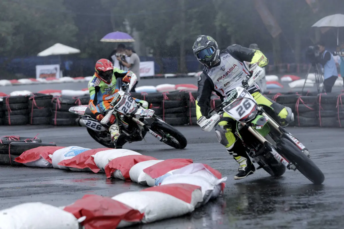 Supermoto