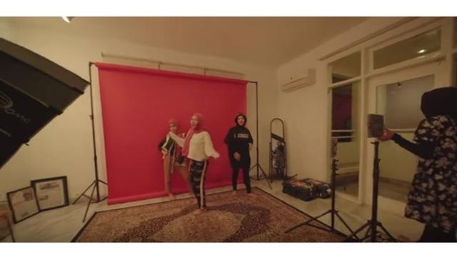 Menjadi seorang YouTuber, Gen Halilintar memiliki ruang syuting pribadi.