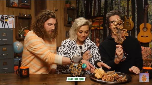 6 Momen Agnez Mo Kenalkan Pempek hingga Martabak Manis di Amerika, Bikin Bangga