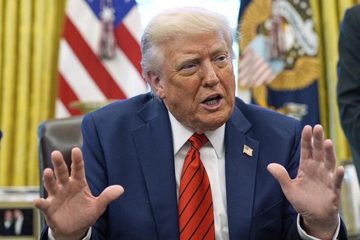 Presiden Amerika Serikat Donald Trump di Ruang Oval, Gedung Putih, Kamis (17/4/2025).