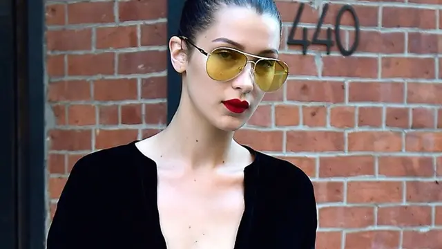 [Bintang] Tinggalkan Milennial Pink, Saatnya Pilih Padu-padan Outfit Dominasi Warna Kuning yang Cerah