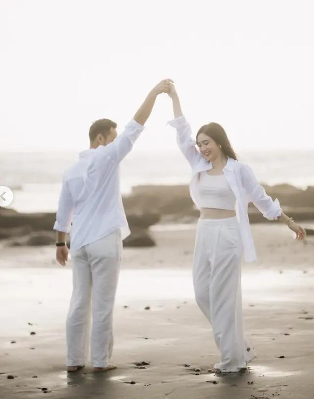 Rangkuman Foto Prewed Berkonsep Outdoor ala Febby Rastanty