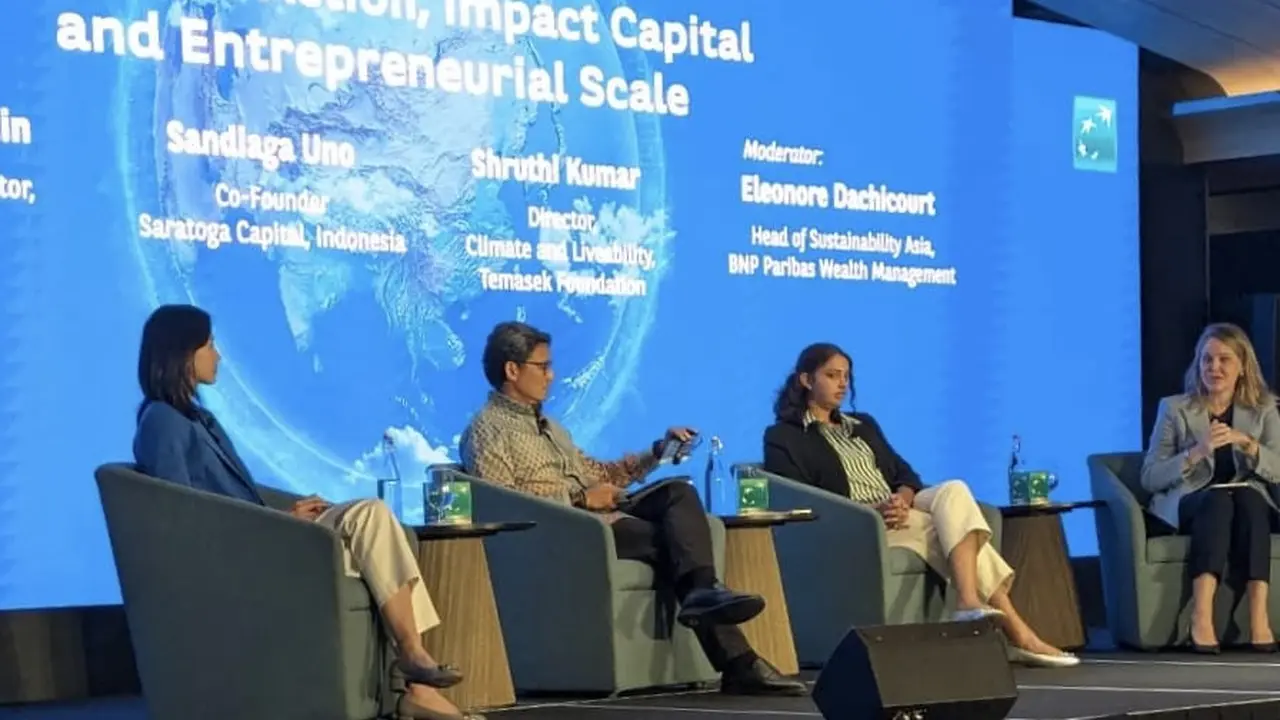 Mantan Menteri Pariwisata dan Ekonomi Kreatif, Sandiaga Uno,  dalam ajang BNP Paribas Sustainable Future Forum 2025 yang digelar di Singapura, Kamis (30/10/2025) (Istimewa)