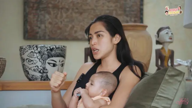 Jessica Iskandar memberikan tanggapan mengenai kelanjutan kasusnya (Foto: Screenshot YouTube Jessica Iskandar BABY DON SUDAH KEMBALI SEHAT, TERIMA KASIH TUHAN)