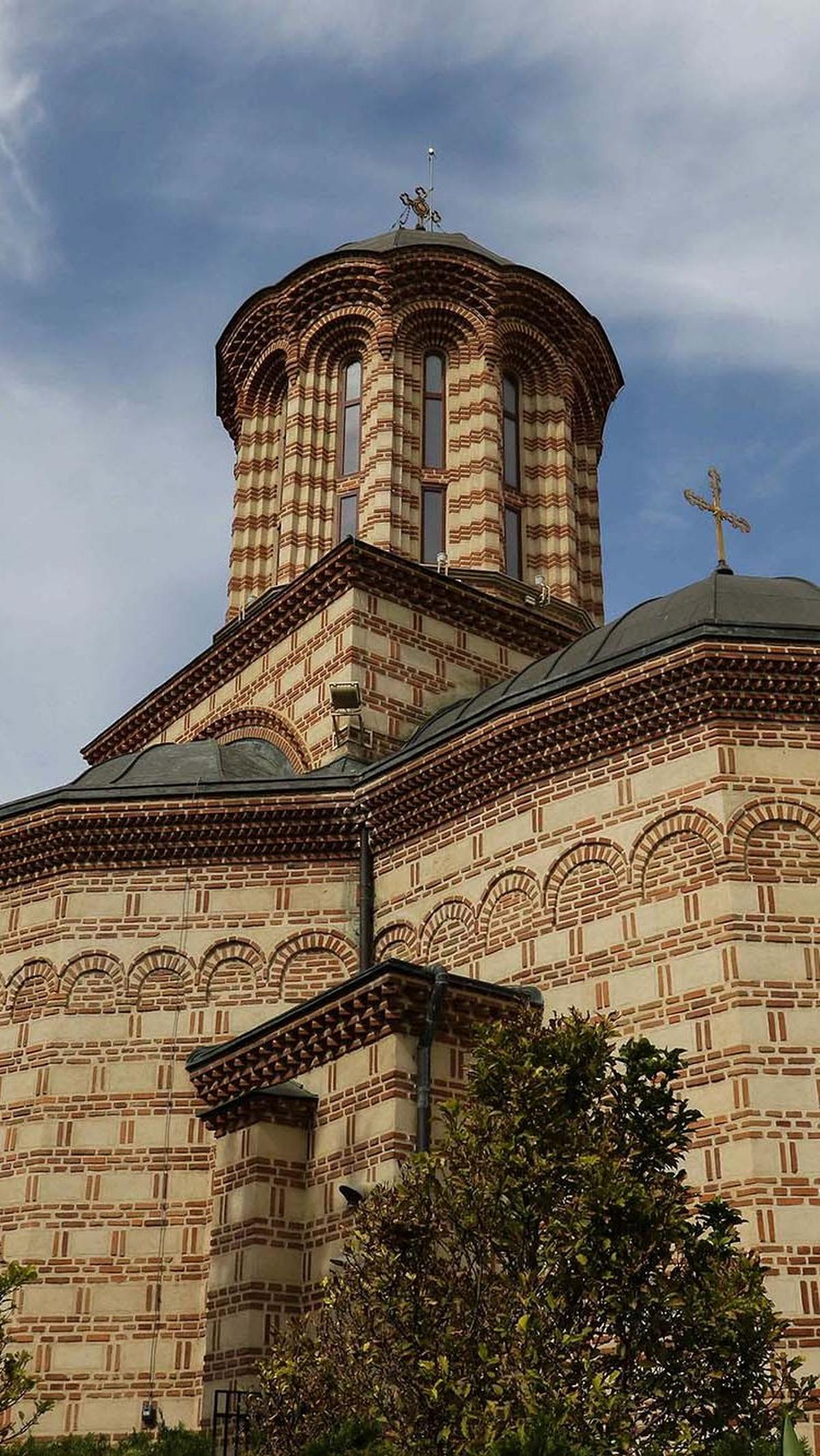 Selain itu, ada juga Gereja&nbsp;Curtea Veche yang arsitekturnya tak kalah indah.