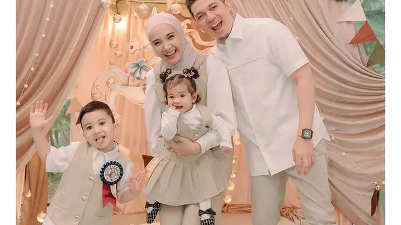 Hamil Anak Kedua, Ini 6 Potret Zaskia Sungkar dan Irwansyah Pakai Baju Couple