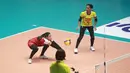 <p>Pemain timnas bola voli putri Indonesia, Yulis Indahyani berusaha membangun serangan saat menghadapi India pada laga Grup E Babak 8 Besar Kejuaraan Bola Voli Putri AVC Challenge Cup 2023 di GOR Tri Dharma, Gresik, Jawa Timur, Jumat (23/6/2023). Indonesia menang 3-0 atas India (25-21, 25-15, 25-16) dan memastikan lolos ke semifinal sebagai juara Grup E. (Dok. PBVSI)</p>