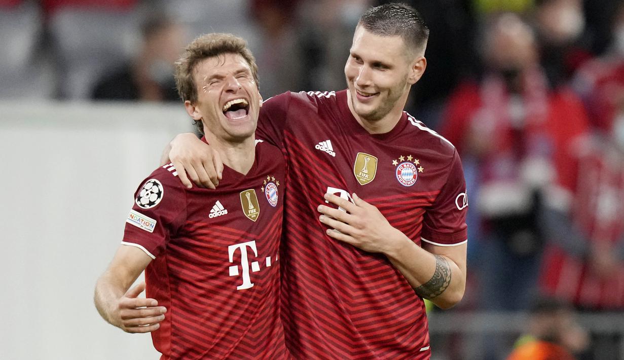 Hasil ini mengukuhkan Die Roten di puncak klasemen Grup E Liga Champions dengan enam poin, disusul Benfica dengan empat poin usai mengandaskan Barcelona 3-0. (AP/Matthias Schrader)