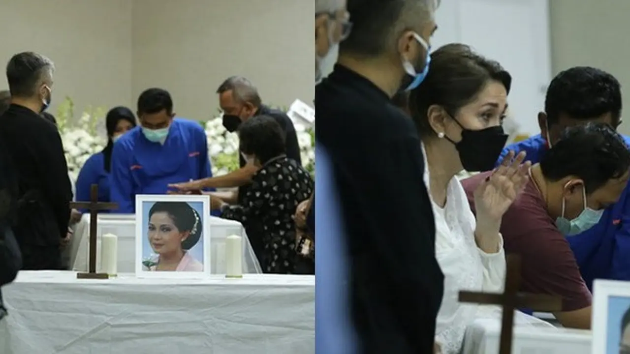 6 Potret Suasana Rumah Duka Mendiang Rima Melati Disemayamkan, Diiringi Tangis Haru