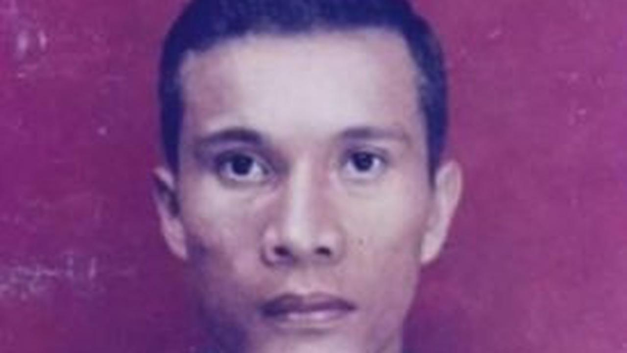 Sementara itu, Ia bertugas memberikan tembakan perlindungan sekaligus mengalihkan perhatian musuh.