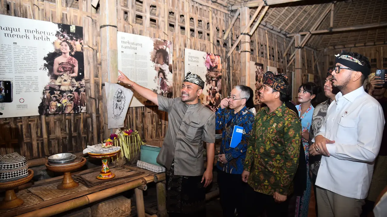 Menteri Kehutanan (Menhut) Raja Juli Antoni saat melakukan kunjungan kerja ke Samsara Living Museum Bali, Karangasem.