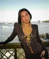 Sebagai seorang penyanyi, Dua Lipa dikenal dengan keberaniannya dalam mengenakan busana [@dualipa]