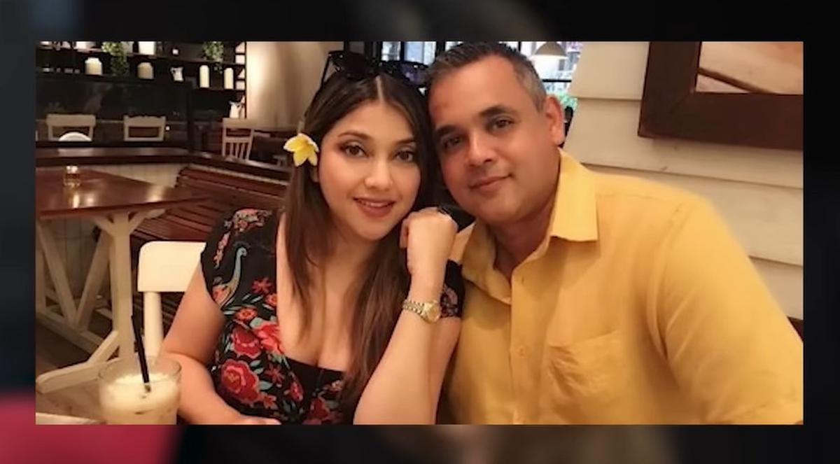 Dari Pacar Pertama hingga Jadi Suami, Ini Potret Rumah Tangga Sarah Azhari - Bagikan Tips Sudah 20 Tahun Lebih Bersama