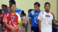 Eka Ramdani (kiri) dan Tony Sucipto nostalgia masa-masa membela Persijatim Solo FC. (Bola.com/Romi Syahputra)