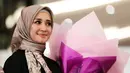 Laudya Cynthia Bella, kini sudah berbahagia menjadi istri dari pengusaha asal negeri jiran Malaysia, Engku Emran. Di sisi lain, sang mantan tunangan, Afifuddin Kalla juga sedang berbahagia saat ini. (Deki Prayoga/Bintang.com)