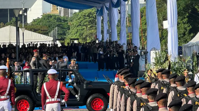 Presiden Prabowo Subianto menjadi inspektur upacara Hari Ulang Tahun (HUT) ke-79 Bhayangkara yang diselenggarakan di Monumen Nasional (Monas), Jakarta Pusat, Selasa (1/7/2025). Prabowo turut melakukan inspeksi pasukan bersama Kapolri.
