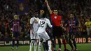 Di babak kedua, Real Madrid langsung tancap gas saat peluit pertandingan baru saja ditiup. Hasilnya, Karim Benzema sukses mencetak gol kedua Real Madrid. (AP Photo/Joan Mateu Parra)
