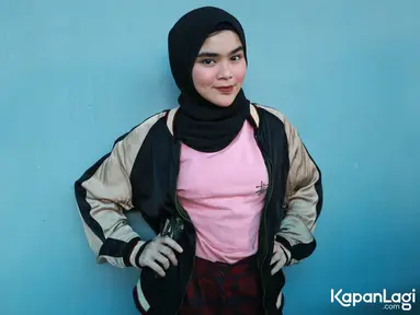 Sivia Azizah memutuskan untuk mengenakan hijab sudah semenjak tahun 2017 lalu. Keputusannya untuk berhijab berdasarkan atas kesadarannya sendiri sebagai Muslimah. (Kapanlagi.com/ Agus Priyanto)