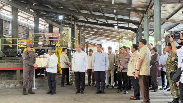 Presiden Prabowo di Smelter PT. Tinindo Internusa