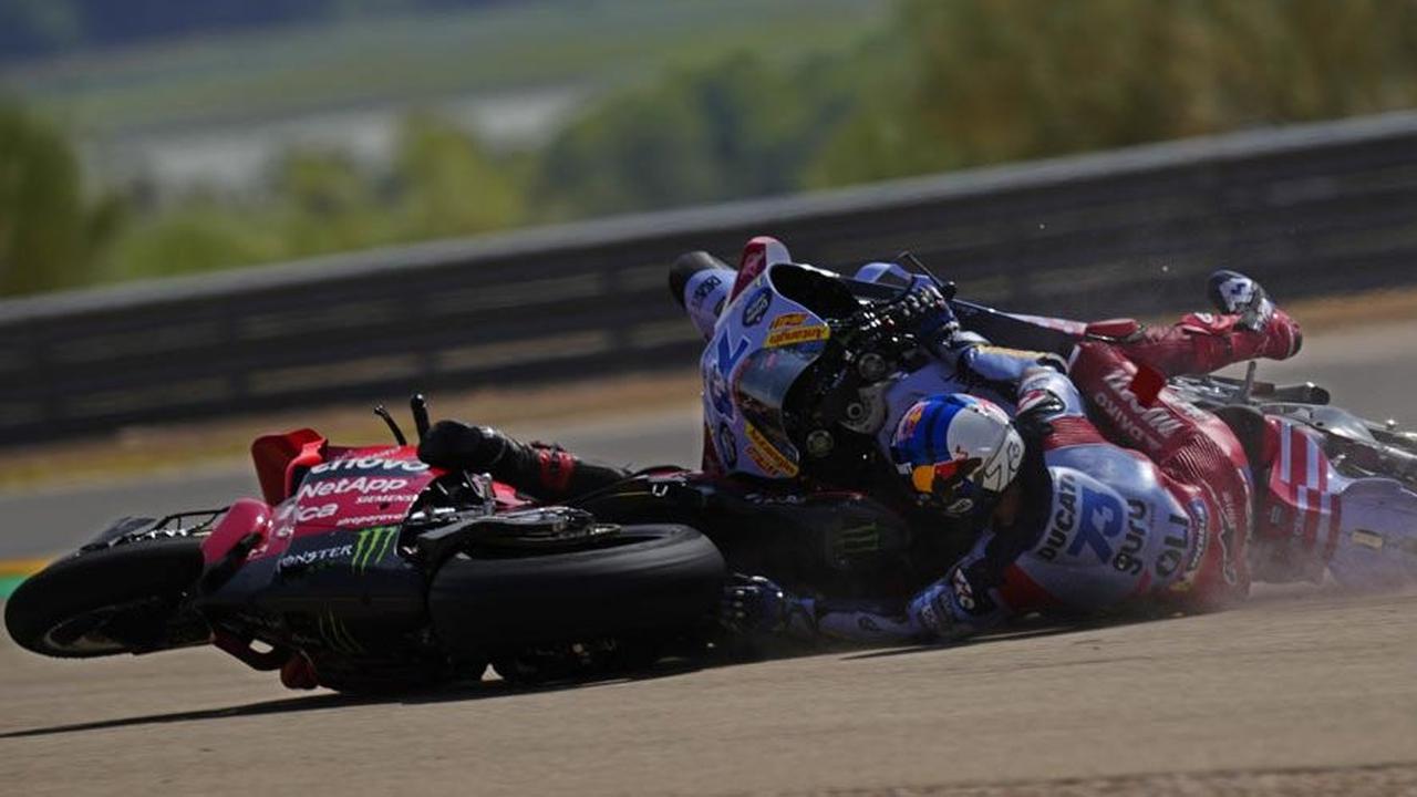 Sudah Saling Minta Maaf, Pecco Bagnaia Tarik Tuduhan Alex Marquez Sengaja Picu Insiden MotoGP Aragon