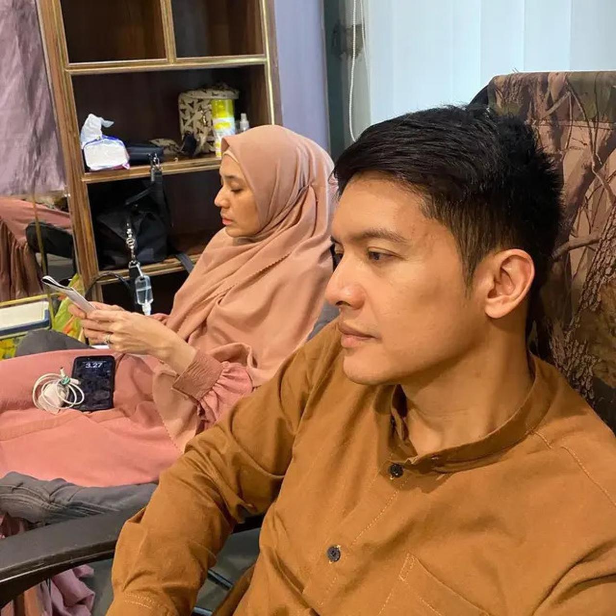 7 Potret Harmonis Dimas Seto dan Dhini Aminarti 15 Tahun Menikah, Punya 46 Anak Asuh