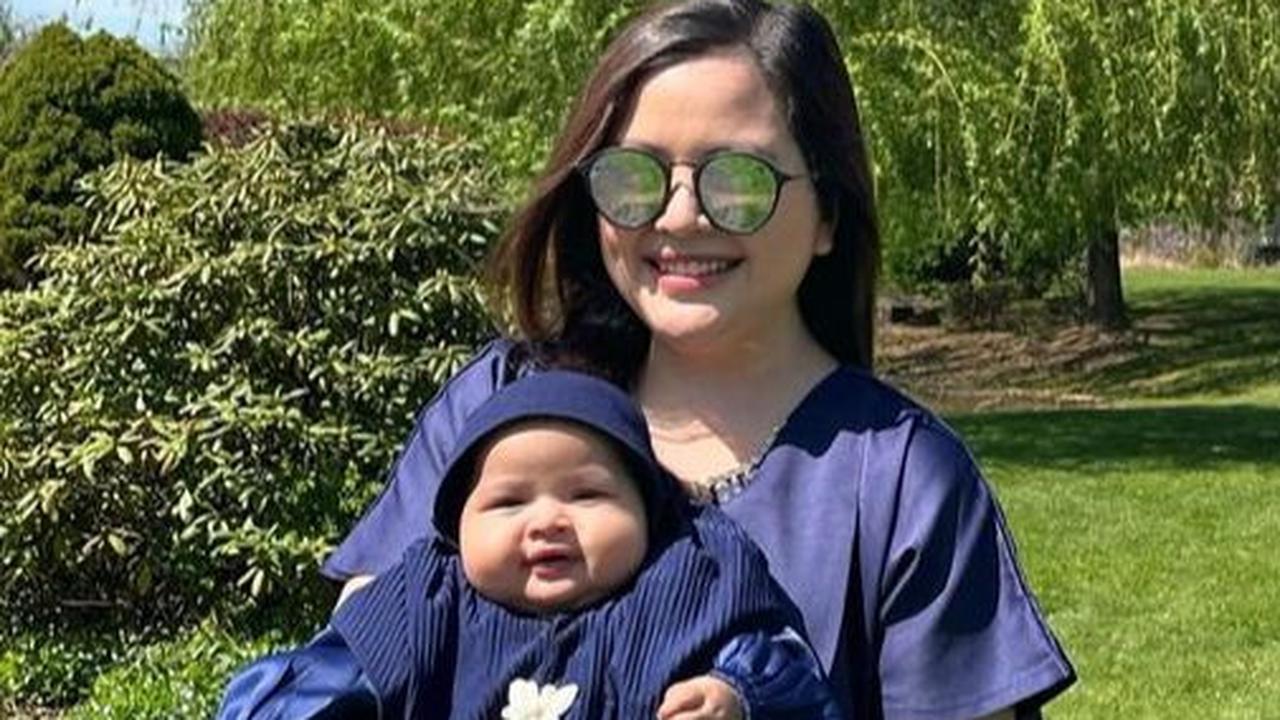 Potret Baby Shafanina disebut begitu mirip dengan sang ibunda. Wajahnya Tasya banget.