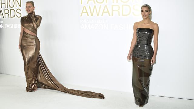 Kim dan Khloe Kardashian Adu Seksi di CFDA Fashion Awards 2022