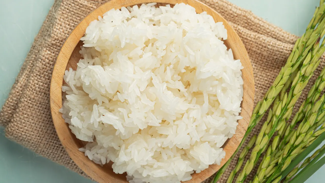 Cara Menghangatkan Nasi Sisa Supaya Tetap Pulen dan Harum