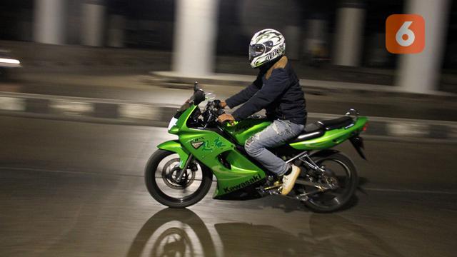 Gen Z Ikut Kecanduan Kawasaki Ninja RR, Berapa Harga Bekasnya Sekarang?