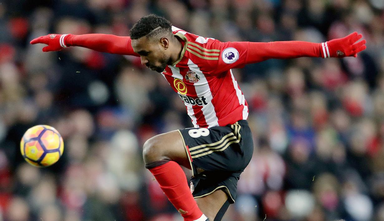 Striker Sunderland, Jermain Defoe termasuk pemain yang cukup produktif dengan 12 gol hingga pekan ke-21, koleksi gol ini membuat Defoe memiliki kesempatan meraih Golden Boot Premier League.  (Owen Humphreys/PA via AP)