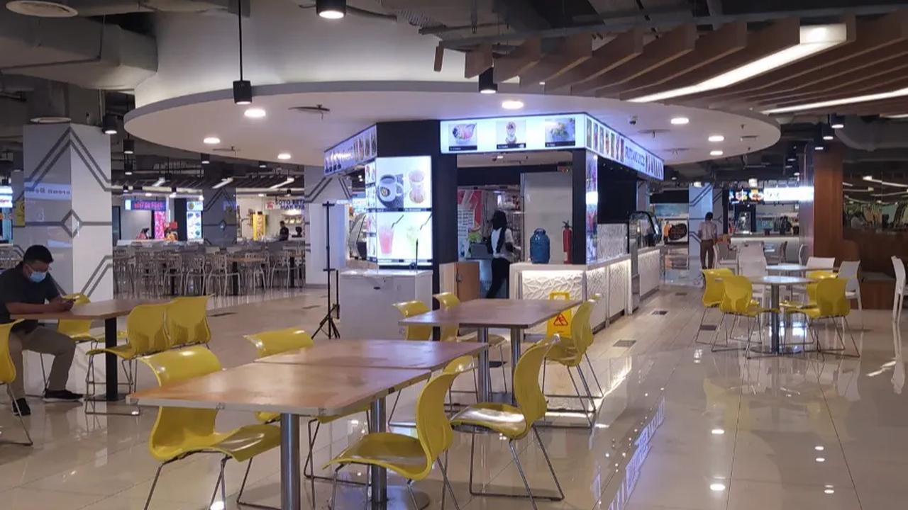 Suasana sepi makin terasa saat Pandemi Covid-19 Indonesia. Plaza Semanggi benar-benar bak mati suri