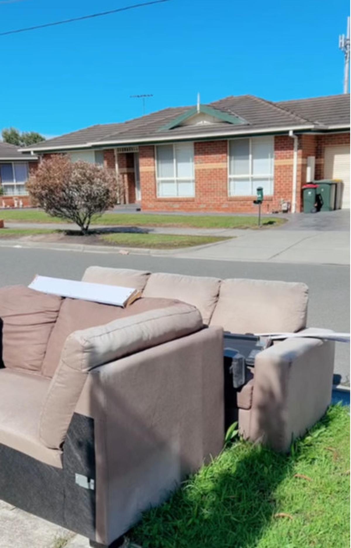 Temui Sofa Bekas Kondisi Bagus hingga Laptop, Aksi WNI 'Mulung' Barang-Barang yang di Jalanan Australia Ini Curi Perhatian