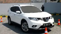 Nissan Tantang Pengemudi X-Trail Parkir Tanpa Lihat Spion