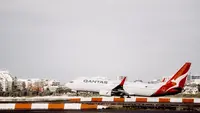 Pesawat Qantas Semburkan Api Usai Lepas Landas, Cara Kru Tangani Situasi Dipuji